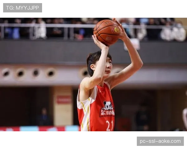 自由人训练营中韩旭身高优势明显，2.07米成阵容唯一超过2米球员